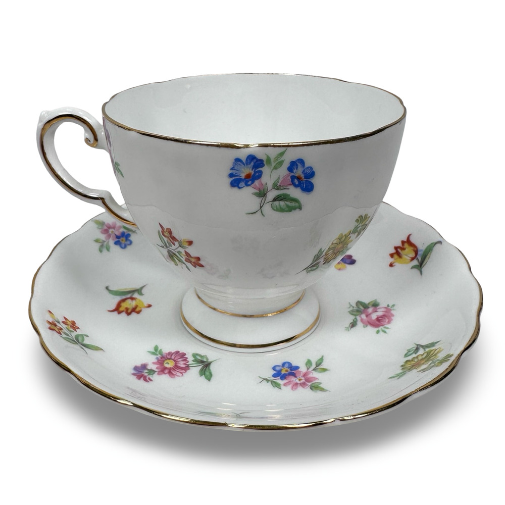 Vintage Tuscan Fine English Teacup & Saucer White Floral Bone‎ China Gold C8779